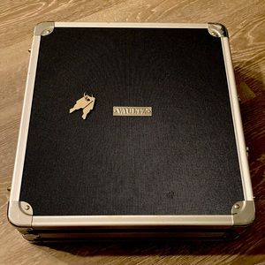 A vaultz lock box